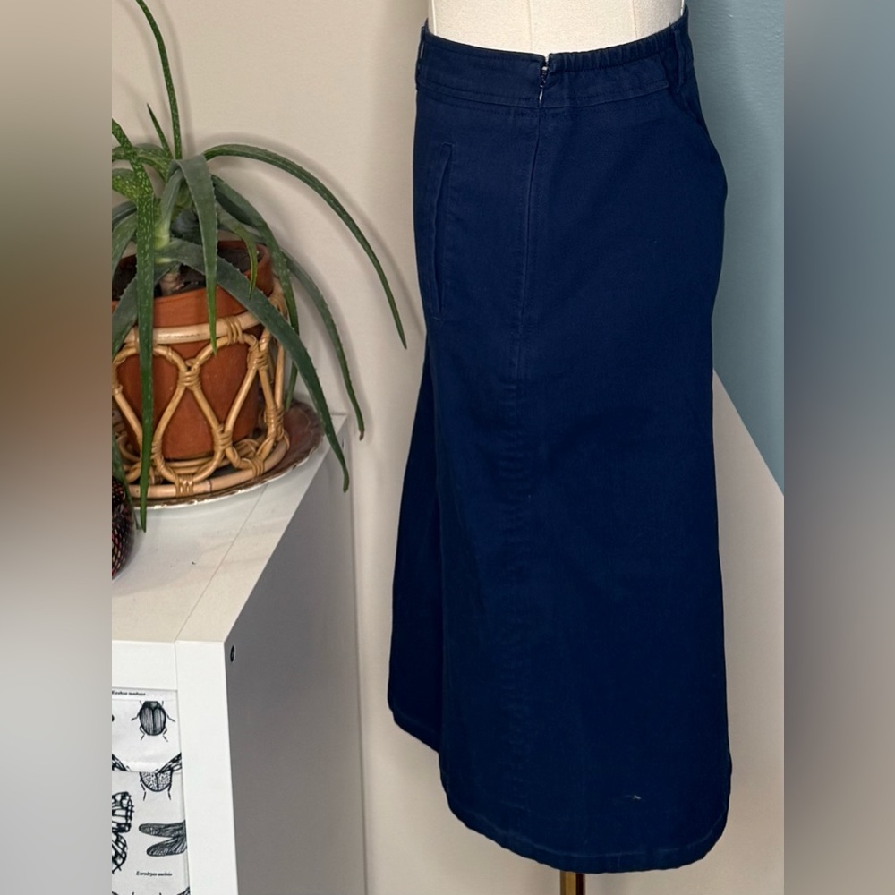 Talbots 14WP Navy Stretch Cotton Denim Skirt | Classic Fit Straight Knee Length - Picture 3 of 13